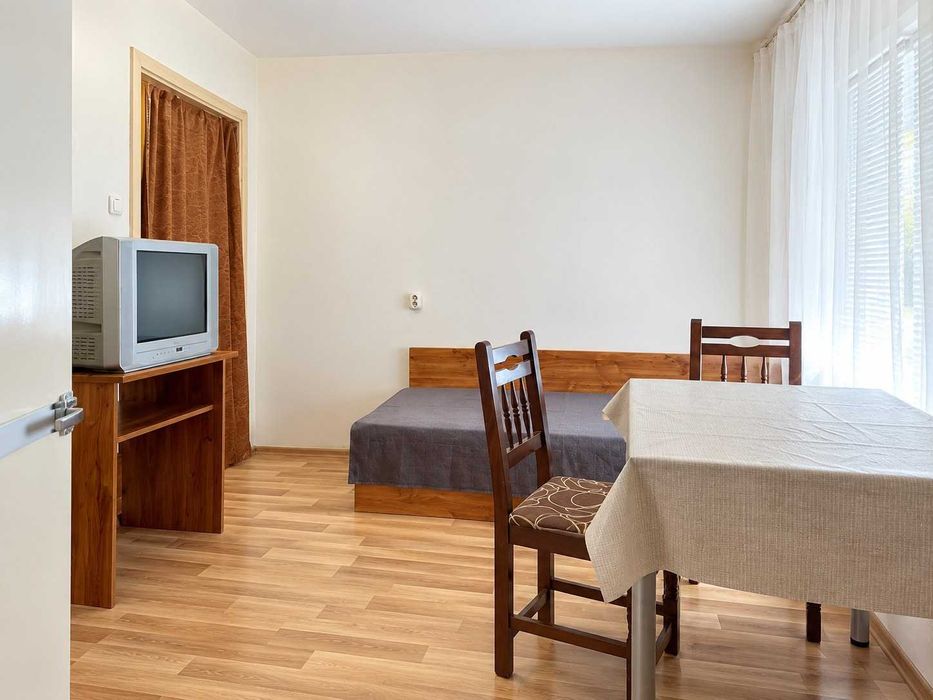 Дава се под наем Едностаен апартамент в Пловдив, Център - 30 кв.м за 200 € - Снимка #2