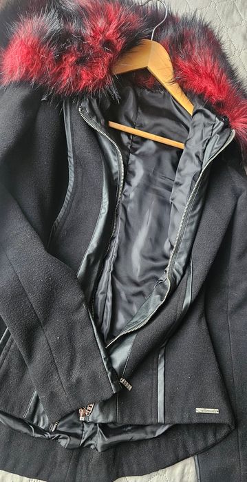 Дамско палто черно с червен пух, размер S36