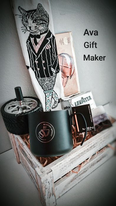 Подаръчнам кошница за бебе и подаръчни кутии за  празник