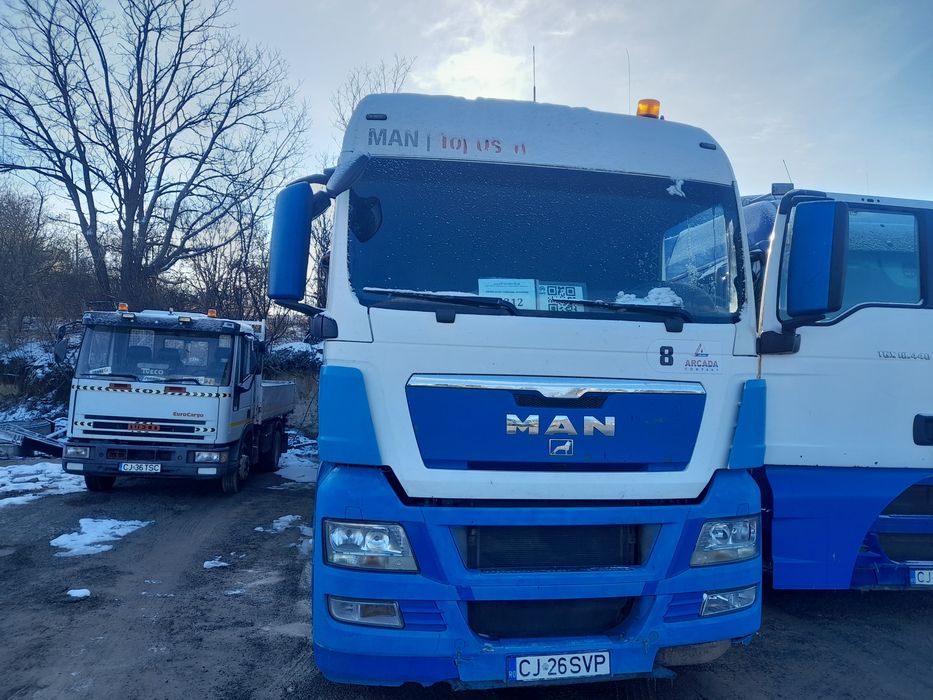 De vânzare două ansambluri, cap tractor MAN și semiremorca basculabila