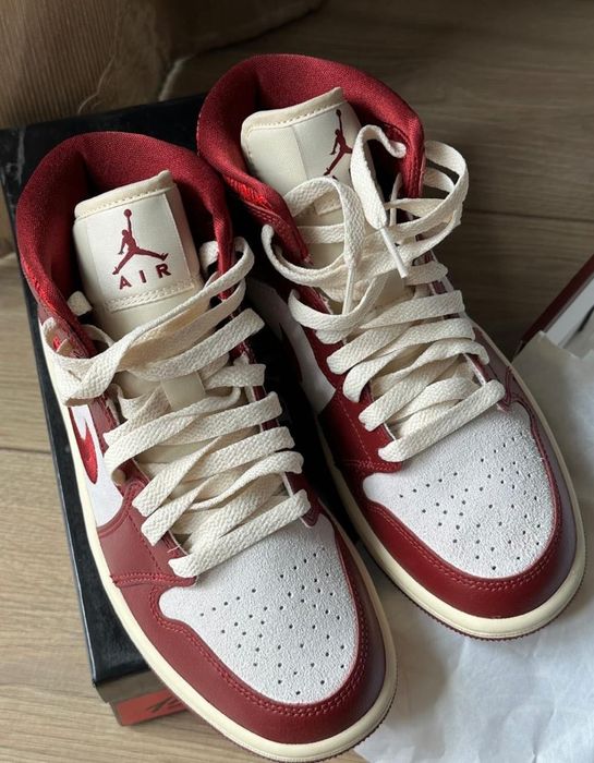 Nike Air Jordan 1 Mid SE