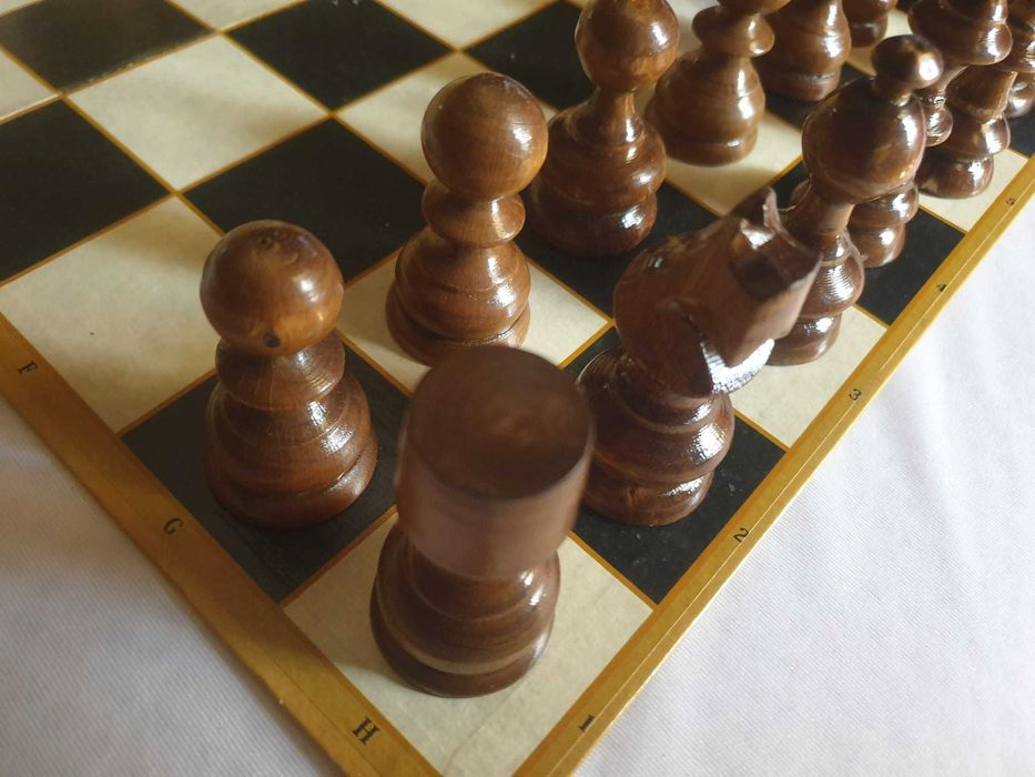 Piese sah rege 8,5 cm pret 100 ron,tabla separat 60 ron