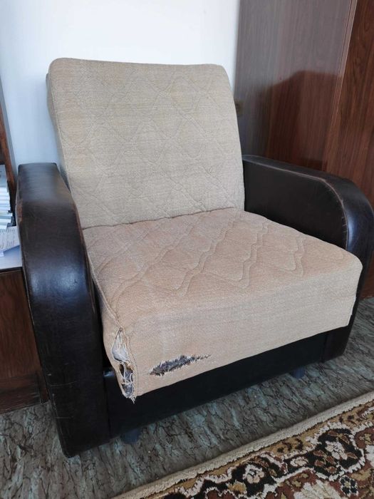 Подарявам два използвани фотьойла.