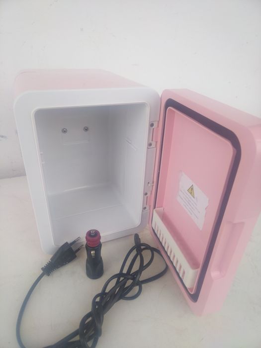 Мини хладилник OLVY с обем 4 литра за козметика, бебешка храна, мляко,