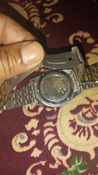 Ролекис соат сотилади