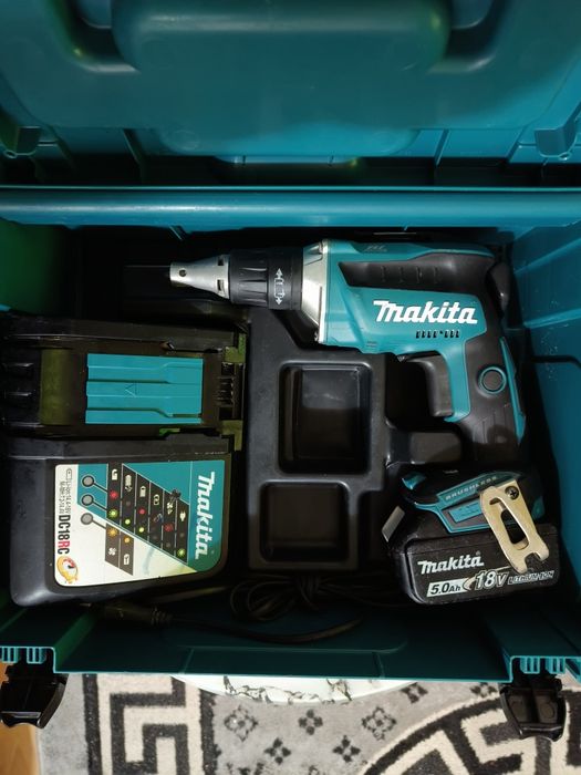 Filetanta pentru rigips Makita DFS 452 ca noua