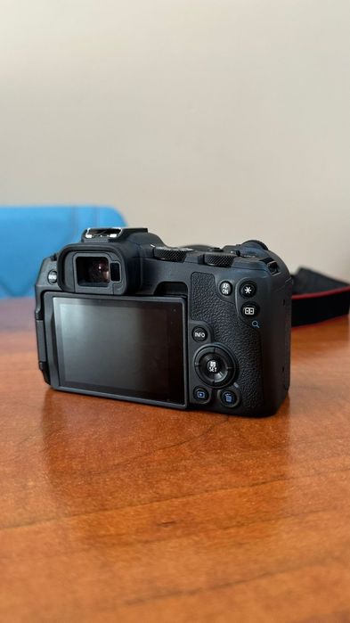 Canon EOS R8 + объектив