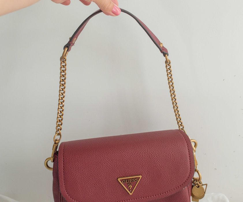 Дамска чанта Guess, цвят бордо, отлично състояние