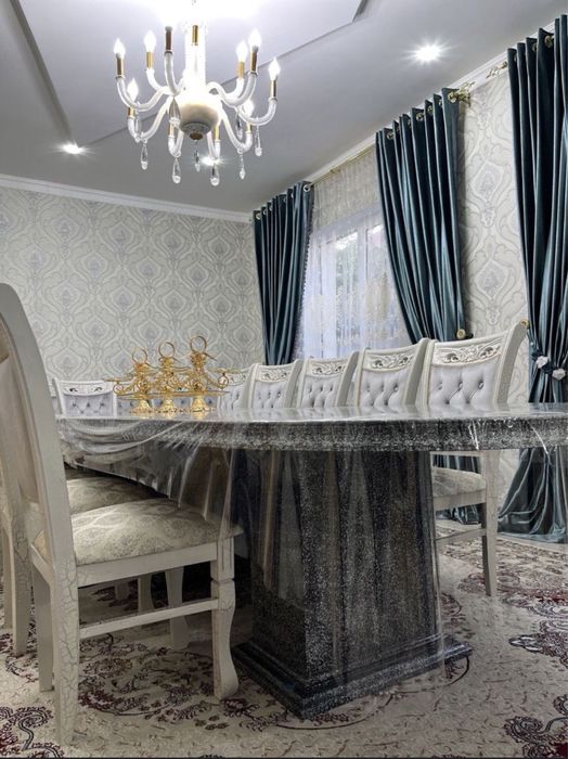 Срочна продам Стол и стулья!