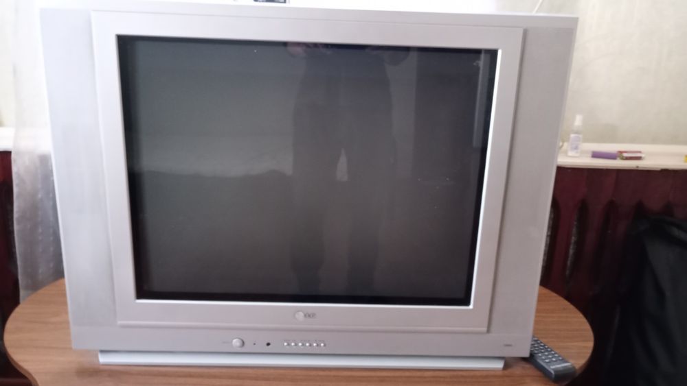 Телевизор LG flatron большой