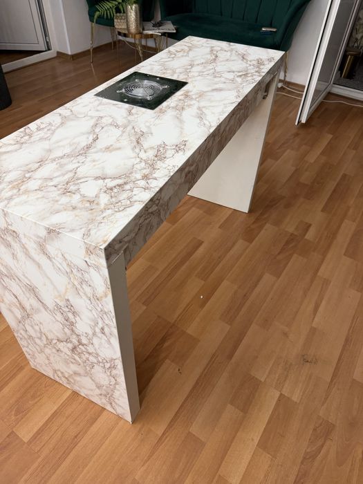 Birou unghii cu aspirator incorporat