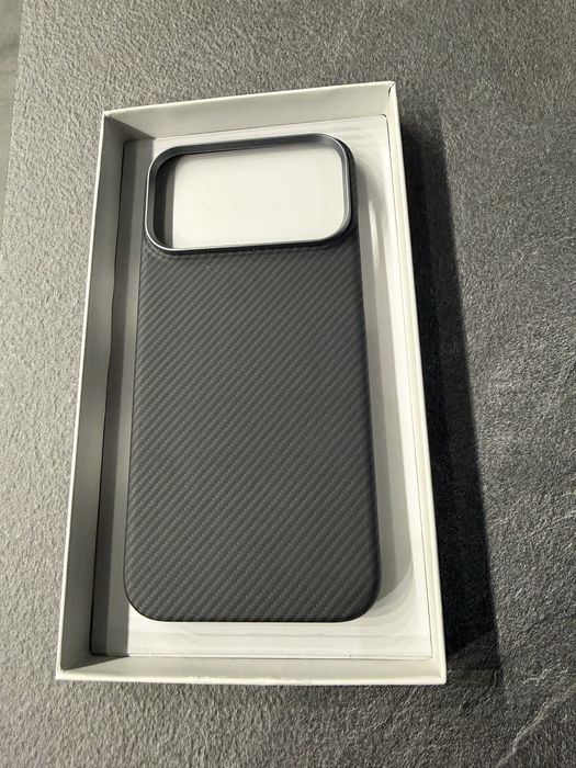 Карбонов кейс iphone 17 pro max