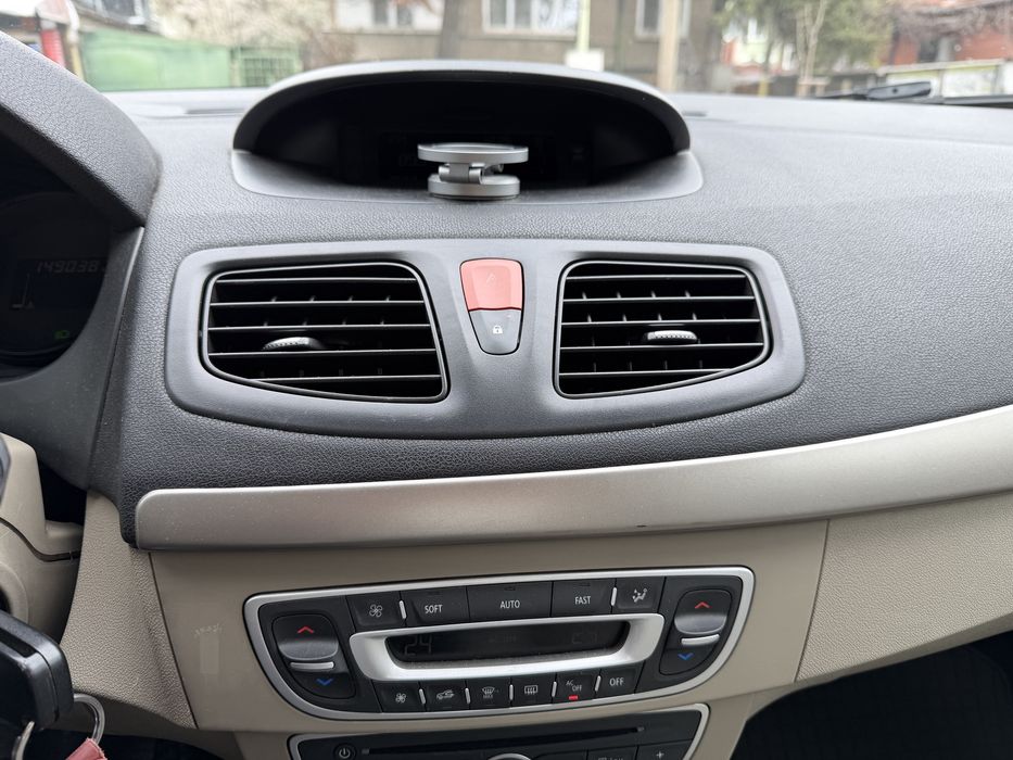 Автомобил Renault Fluence