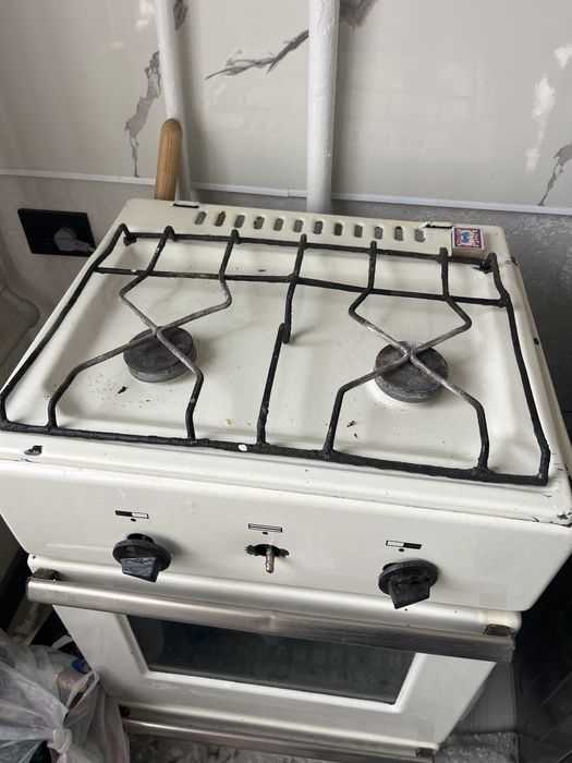 Продам газ плиту