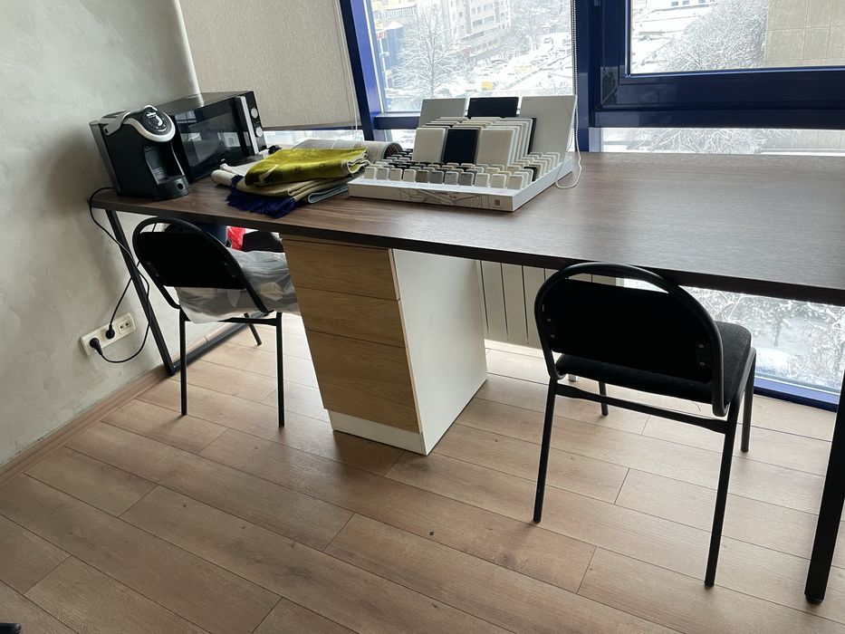 Офисный Стол продается в отличном состоянии.