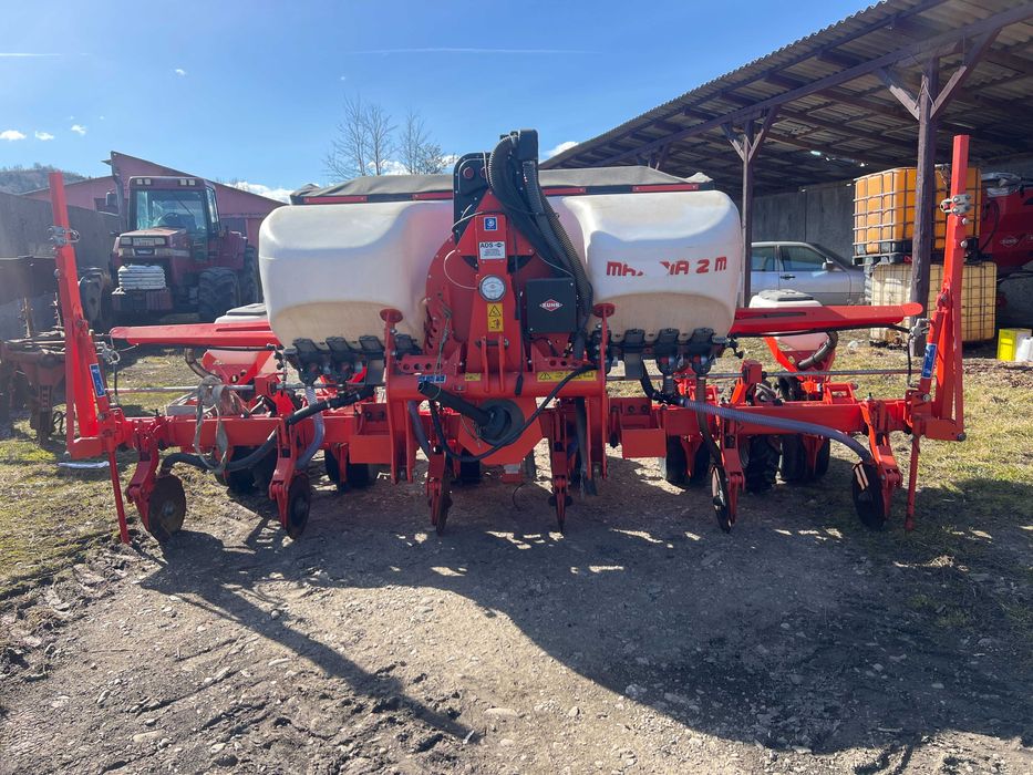 Se vinde doua semanatori kuhn 6 randuri si una  gaspardo pe 8 randuri