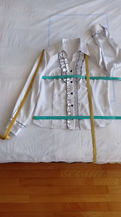 Сатенена риза с къдри, в два цвята,14 лв за един бр.,с подарък шал