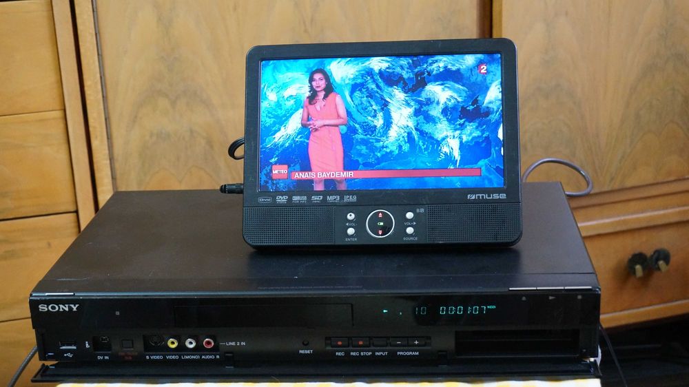 DVD recorder cu HDD SONY RDR-DC205 Defect