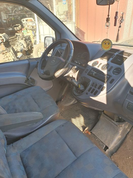 Dezmembrez Mercedes vito euro 3 2.2 cc manuala 8+1 locuri