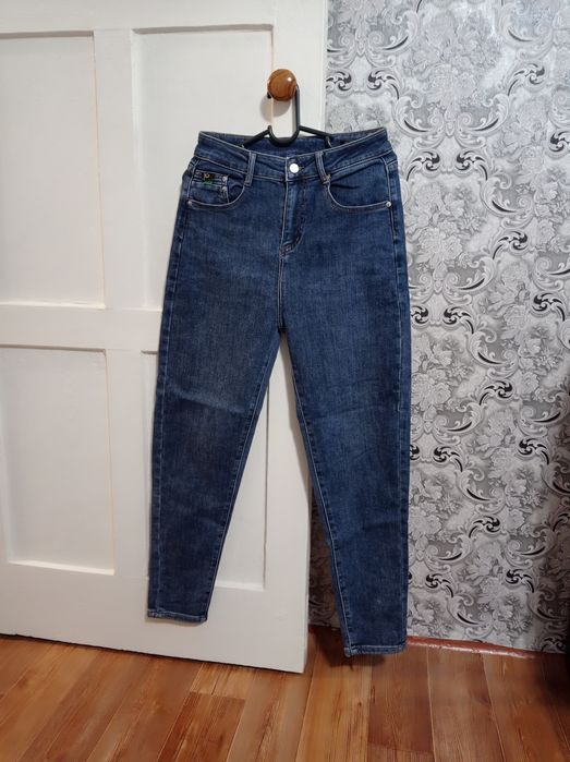 Продаются джинсы в отличном состоянии.