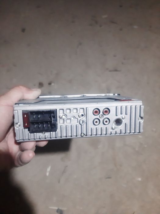 Автомагнитола бу сотилади