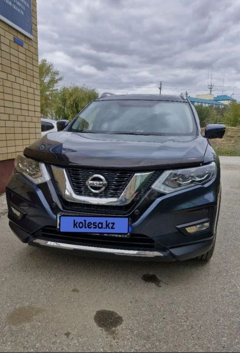 Машина Nissan X-trail