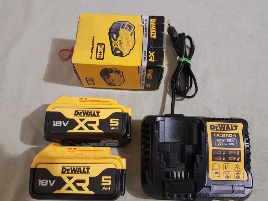 Charger DeWalt DCB 1104 + Acumulatori DeWalt DCB 184 x 2 buc, an 2025