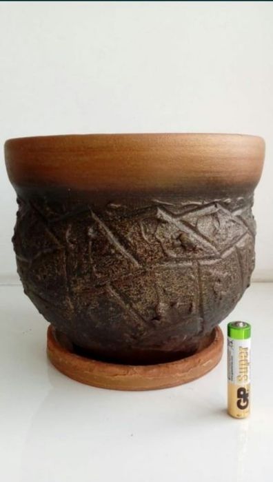 Горшки цветочные.