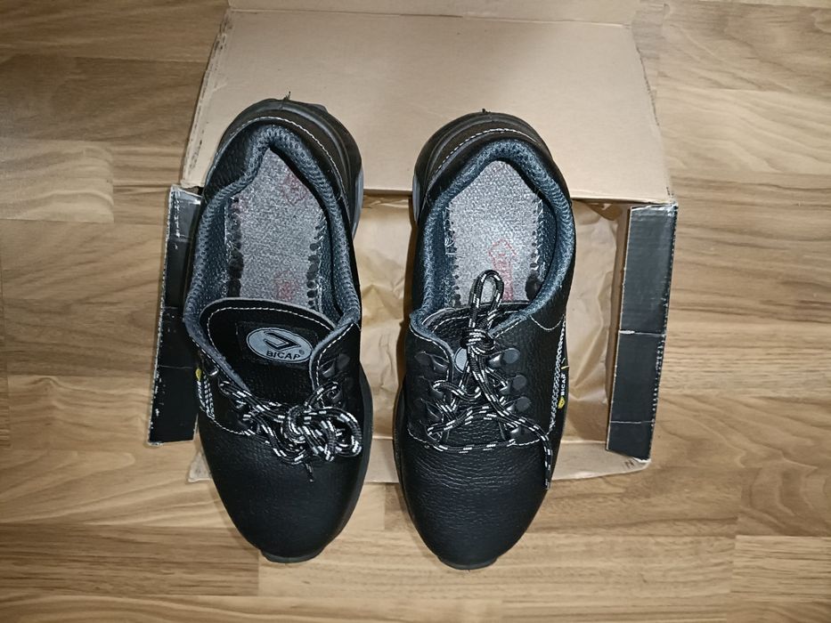 Bocanci ptr constructii mărime 42