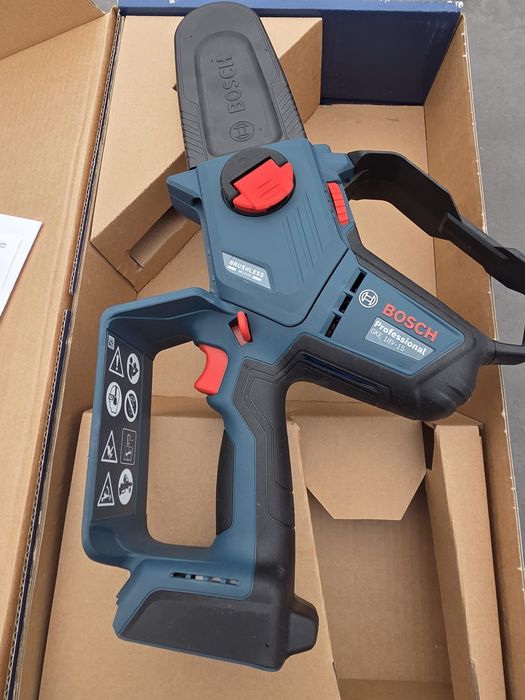 Ferăstrău cu lanț pe acumulator Bosch GKE 18V-15