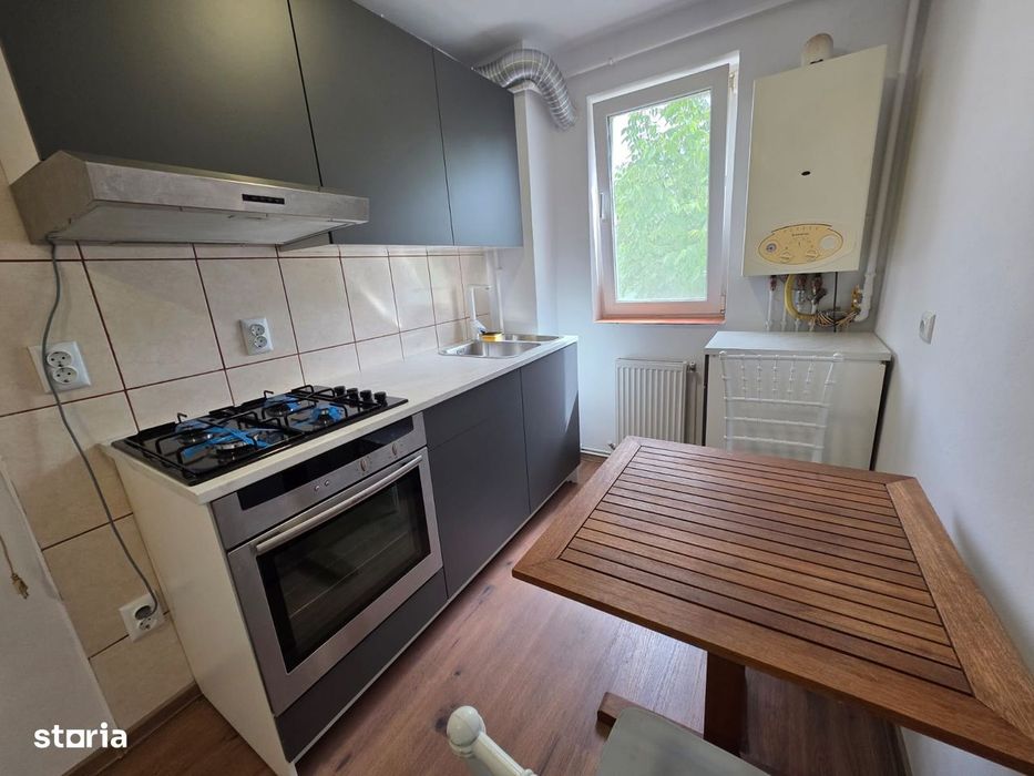 Apartament cu 2 camere, localizat în zona de sus a orașului.