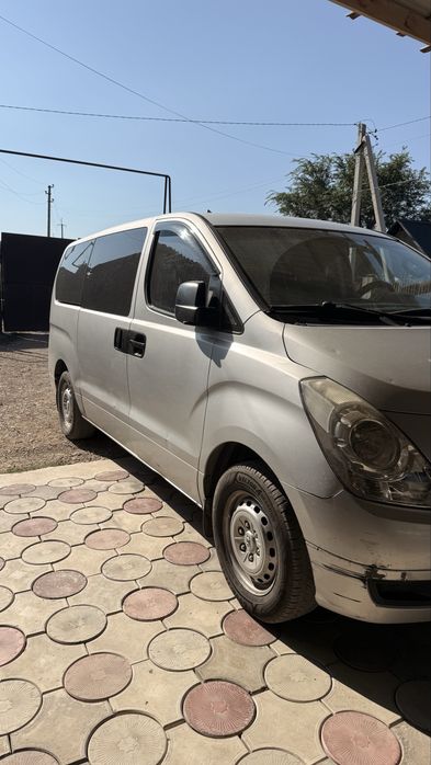 Продаётся Hyundai H-1, 2009 года.