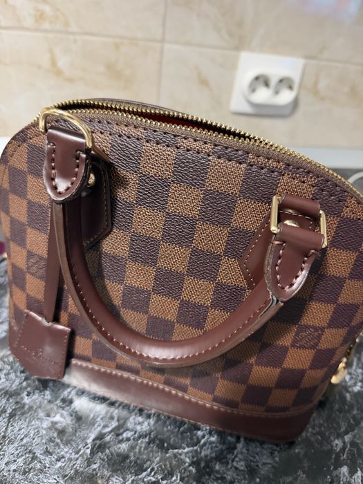 Geanta  Lv noua ,unu la unu cu originalu