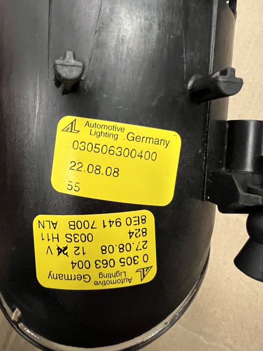 Audi A4 B8 2х десни халогена !НОВИ!