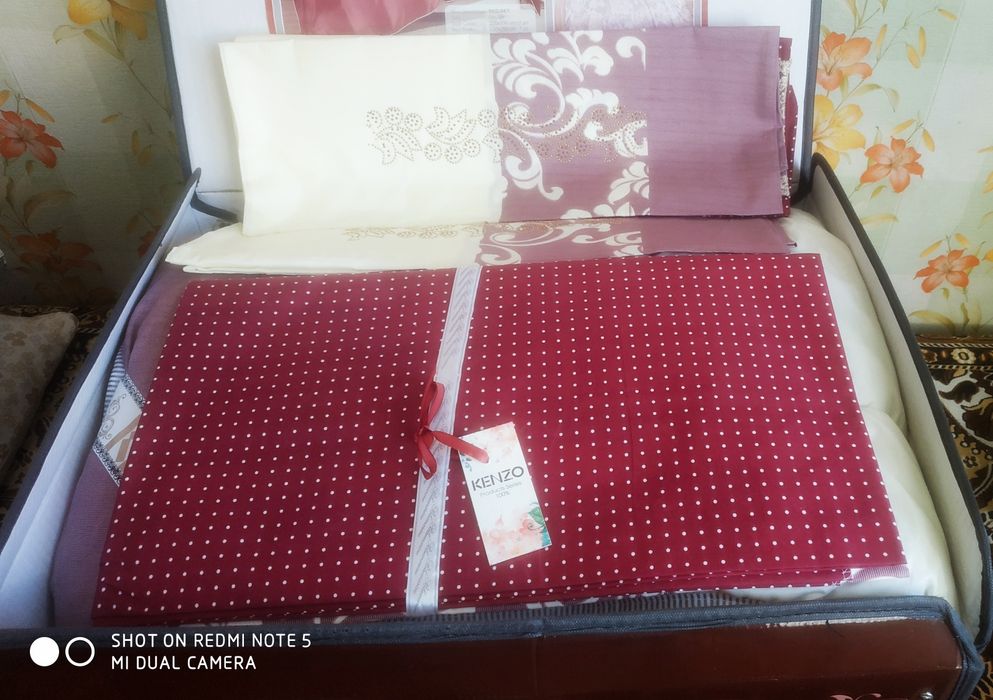 Два комплекта постельного белья Kenzo