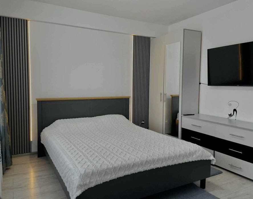 Vând apartament cu 2 camere ,zona Bucium