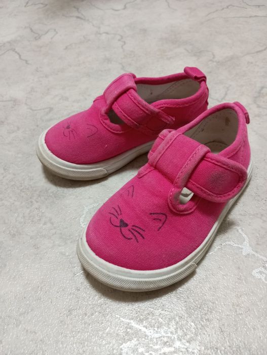 продаю детскую обувь