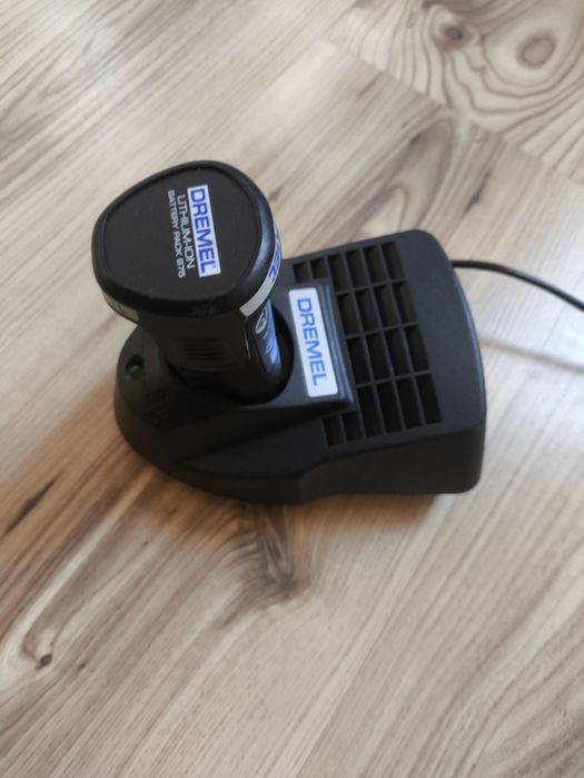 Зарядно и батерия 10,8 v за Dremel