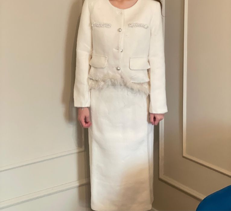 Продам ьелый костюм