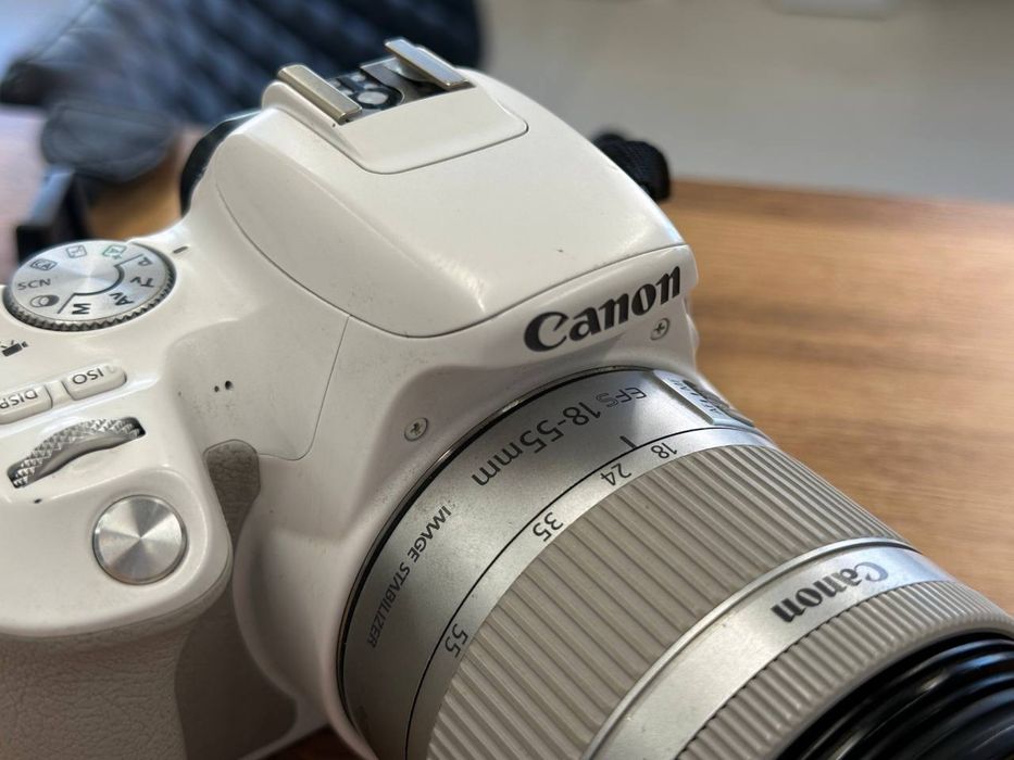 Canon   EOS 200D