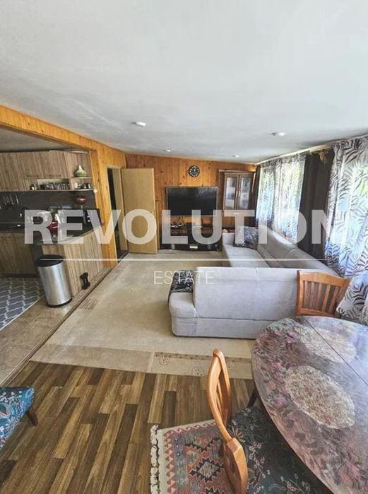 Kъща в района на Цветен квартал!