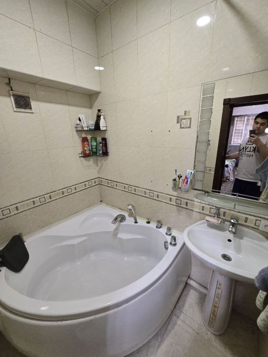 2+2, 5 хона килинган, 2 та ванный, 2 та санузел, 2 та ошхона, янг лифт