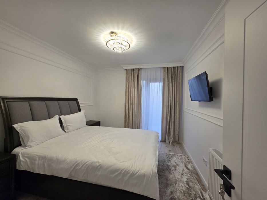 Vând pensiune 13 camere cu baie proprii