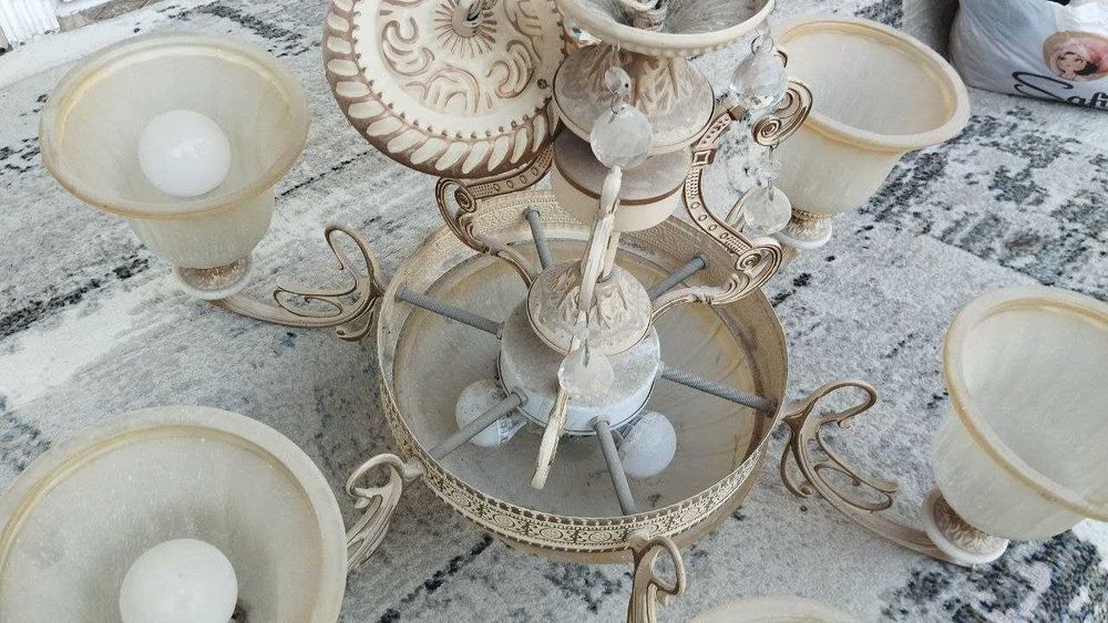 продам 2 одинаковых люстра 9 ламп