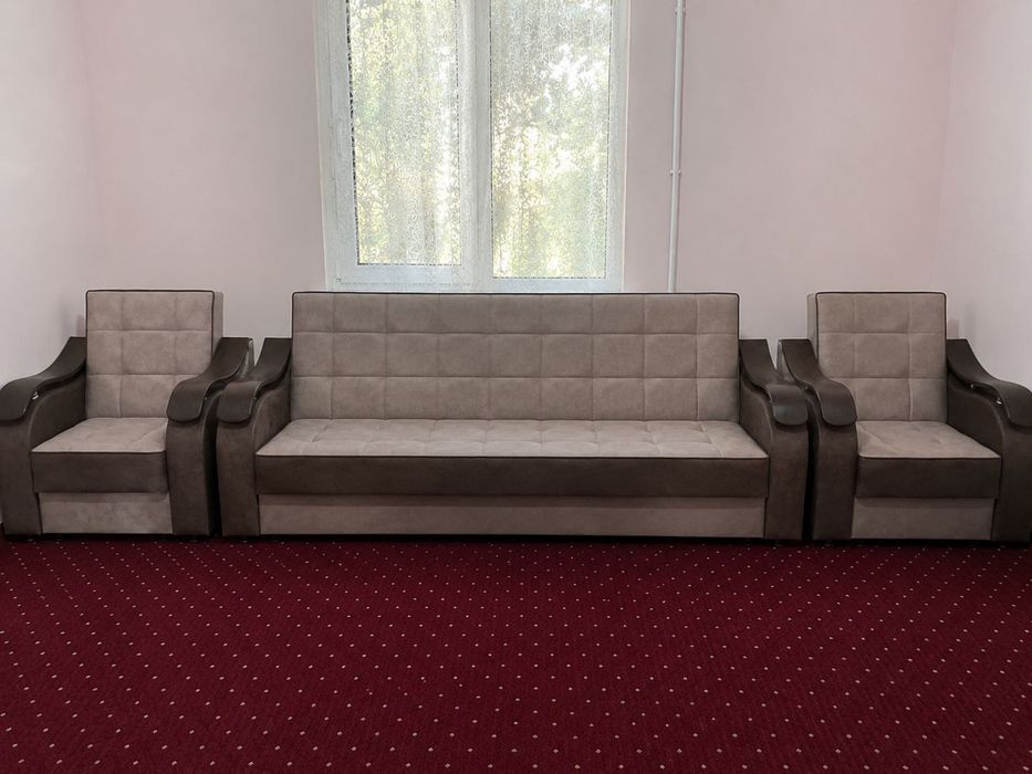 Divan kreslo kamplekt sotiladi.