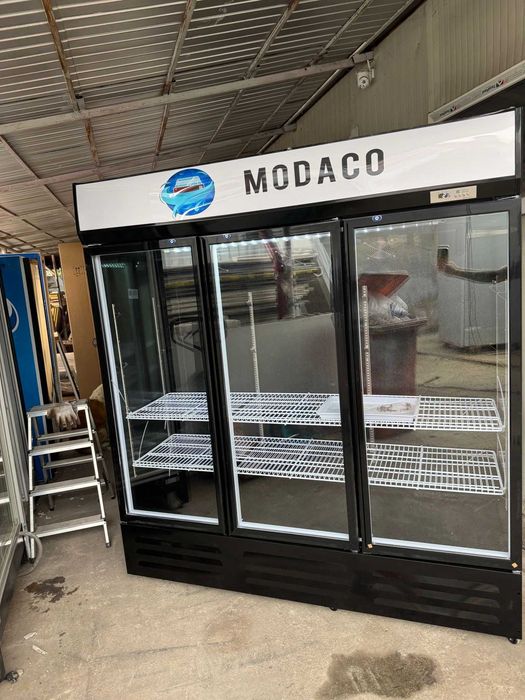 Vitrină frigorifică MODACO 3 uși 180x56x200