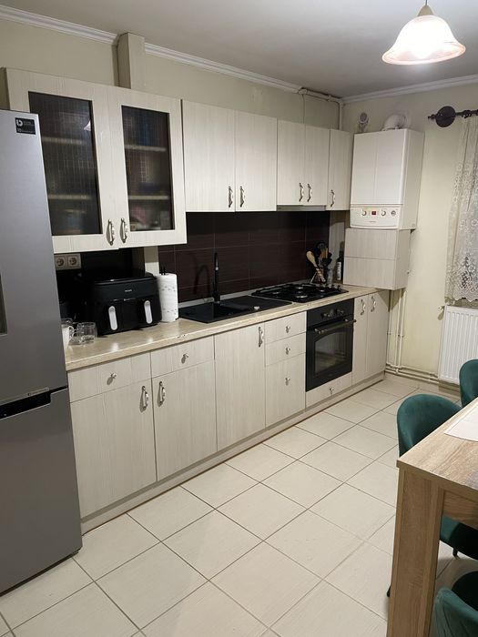 Apartament 3 camere , etaj 4