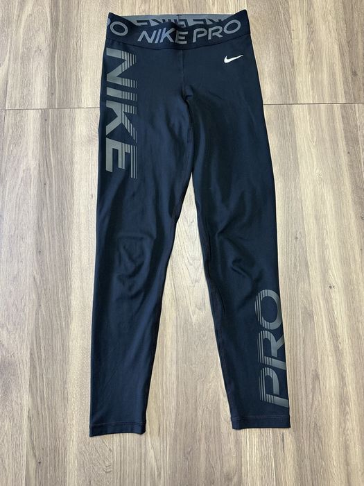 100% Оригинален!! Дамски клин Nike Pro