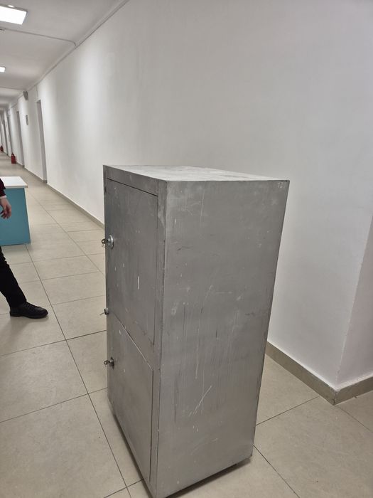 Продам сейф металлический