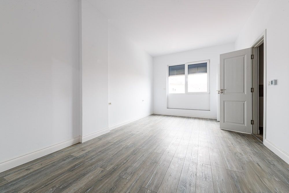 Prima Închiriere! Garsoniere / Spații Birouri Premium Noi! — fotografia 1
